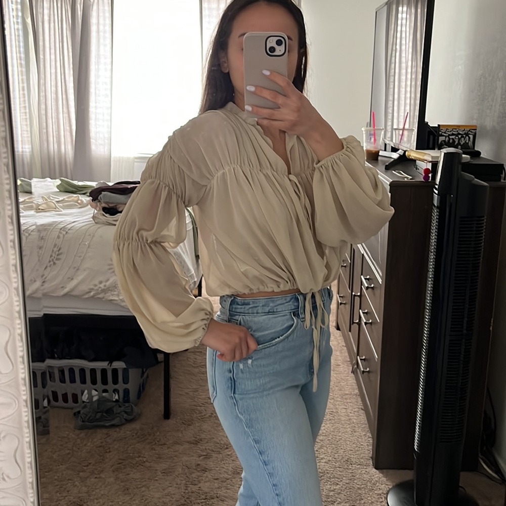 Lioness Ruffle Shirt - Picture 3 of 4